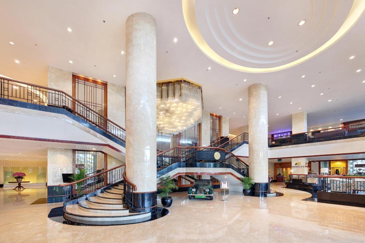 Lumire Hotel & Convention Centre Джакарта Екстер'єр фото